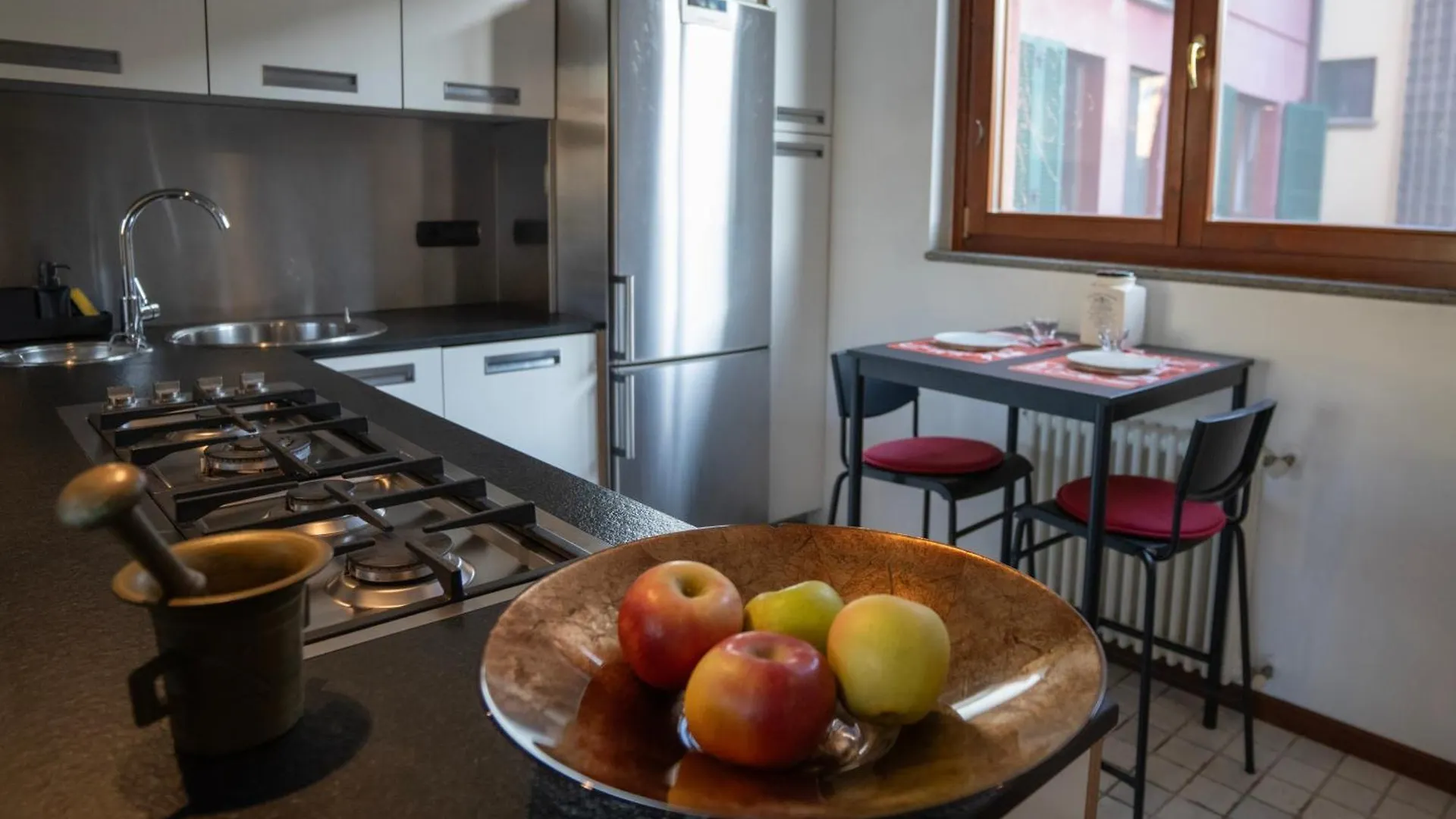 Apartment Bastia Rm Scalo Romana Prada Bocconi Ieo Ied Forum Assago Duomo15Min Milan Italy